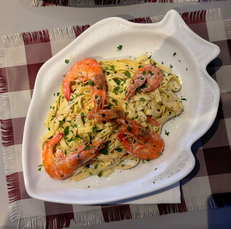 Pâtes gambas préparées avec passion chez Pulci2 Rolle